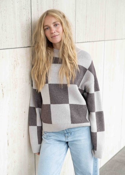 Strick-Sweater KARO OysterGrey/Schokolade